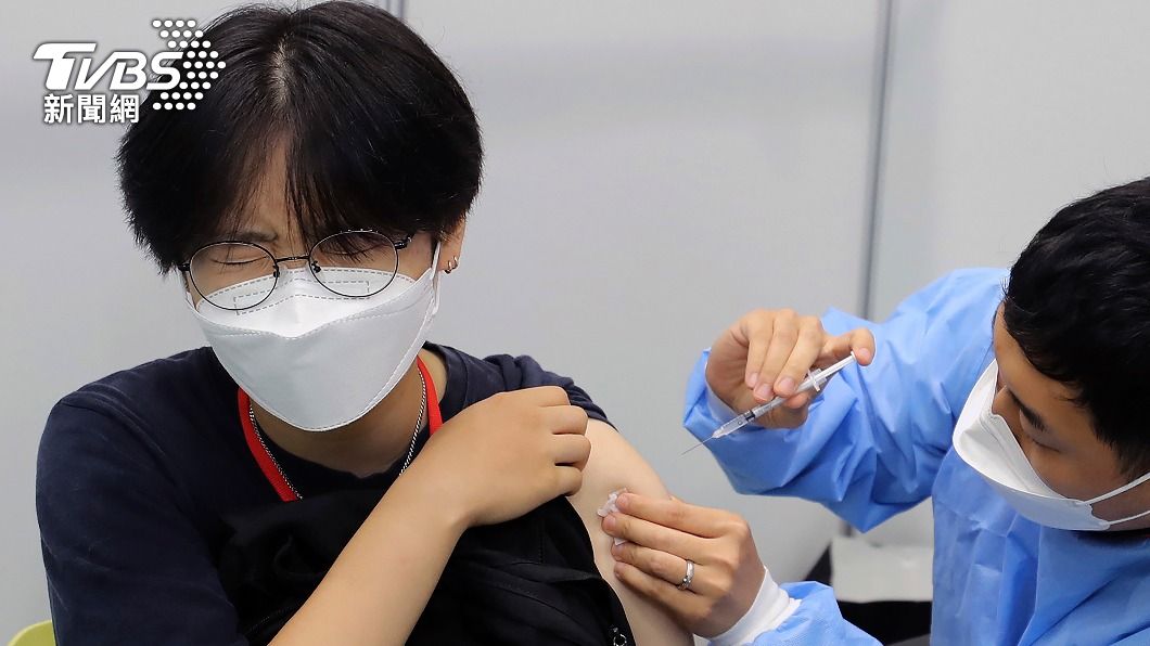為了防範Delta擴大,CDC建議民眾重新戴上口罩。(圖/TVBS)