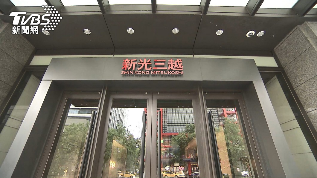 百貨業者表示,為防止火災發生斷電影響逃生,因此大多不會設置自動門。(圖/TVBS資料畫面)