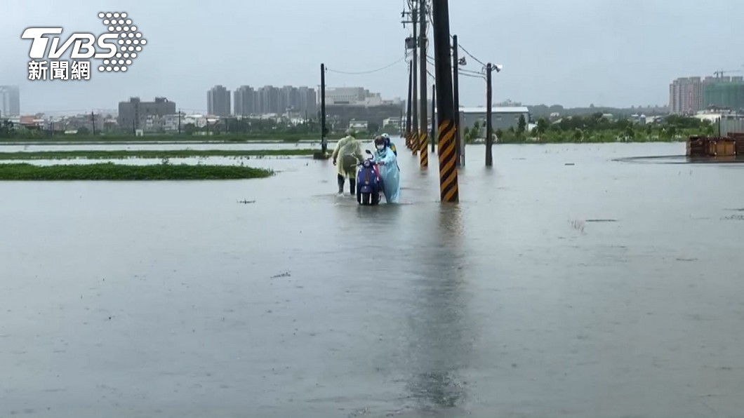 原盧碧颱風今早8時登陸竹苗　專家警告「慎防強風豪雨」
