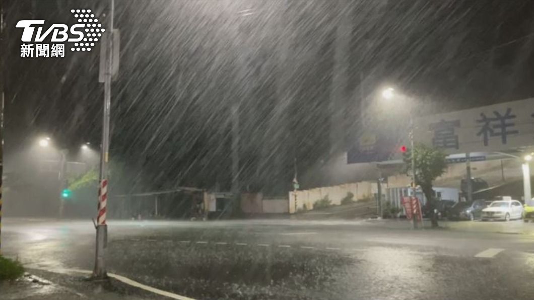 雨彈狂炸！高雄屏東雷雨一整夜　白天將持續