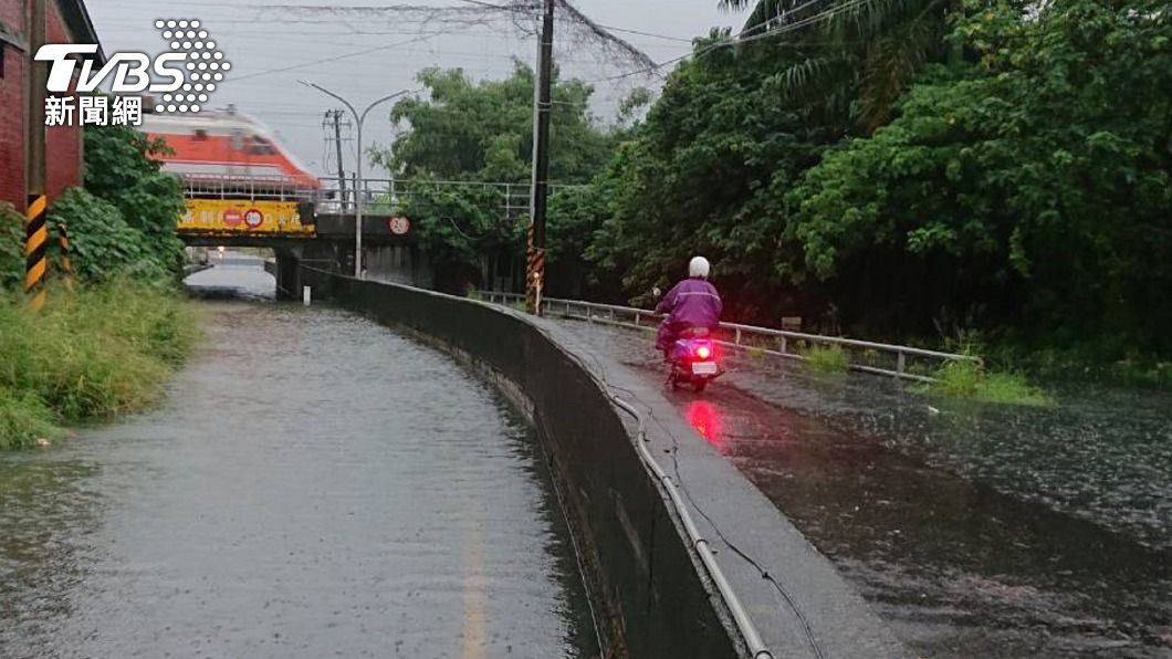 台南雨彈狂炸 仁德保安路涵洞積水暫時封閉