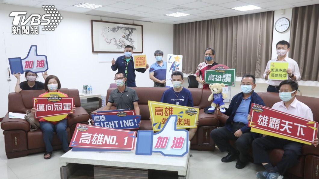 戴資穎高雄的家人,守在電視機前為她加油打氣。(圖/高雄運發局)