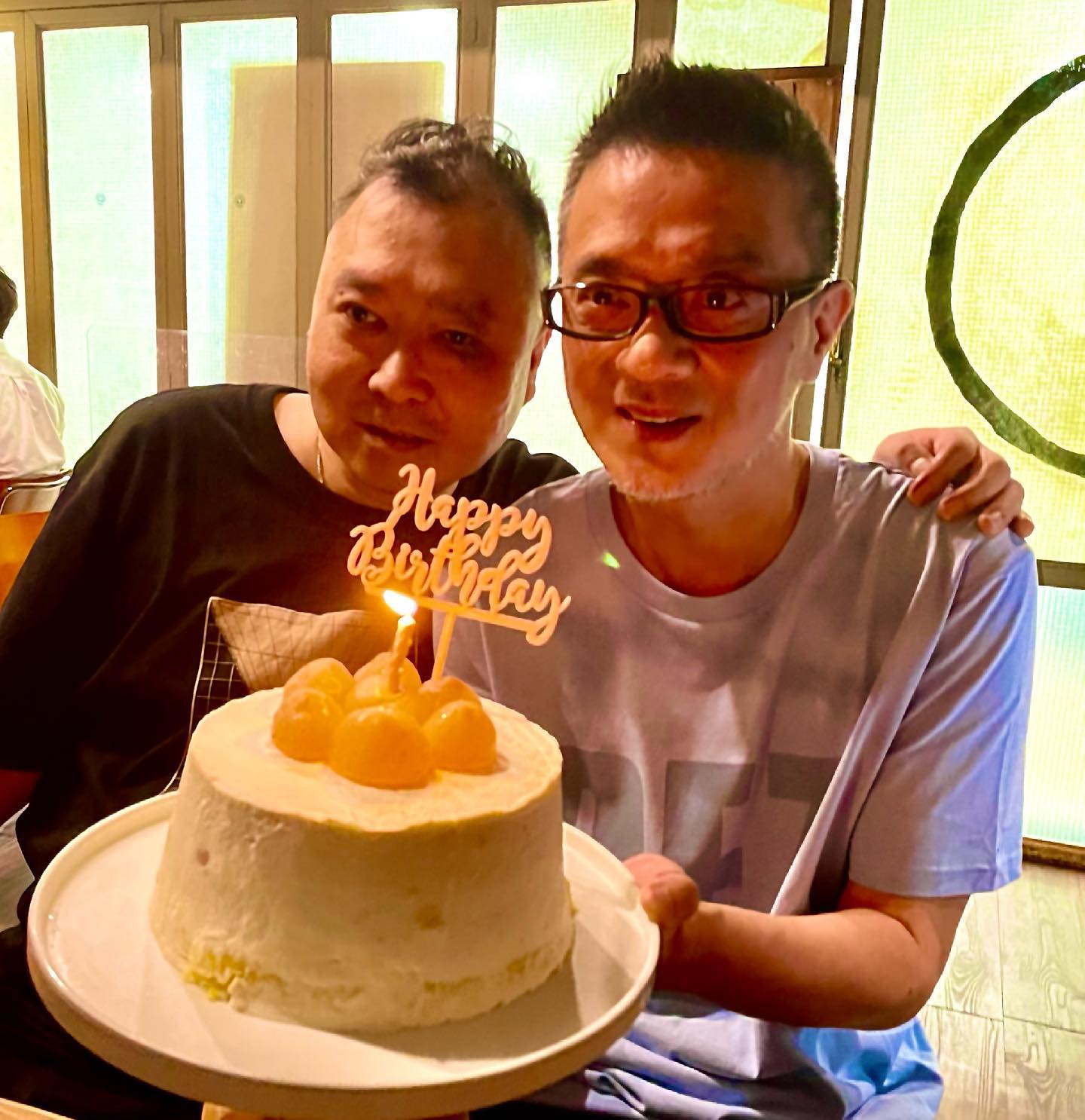 歌手黃耀明（右）被廉政公署拘捕。（圖／翻攝自黃耀明 Anthony Wong 臉書）