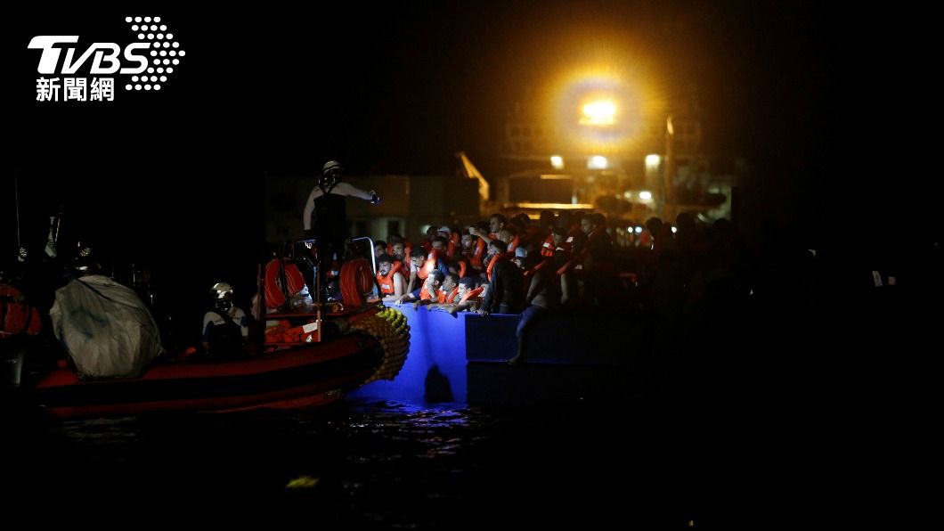 700人冒死橫渡地中海赴歐　獲救移民最小3個月大