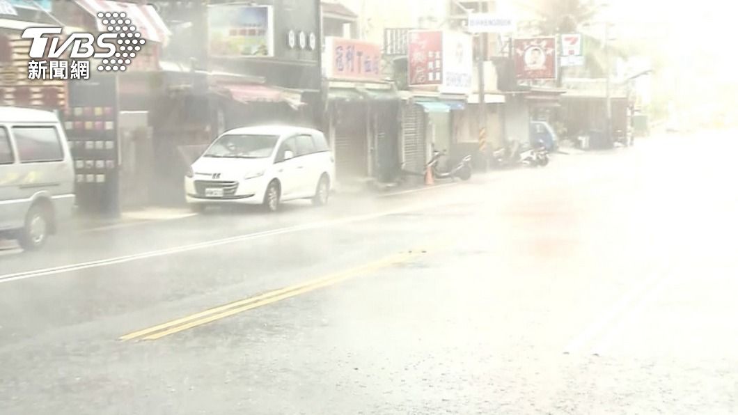 3小時超過100毫米墾丁發豪雨特報　多處積水