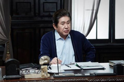 76歲金容建多飾演會長、富商角色。(圖/MBC)