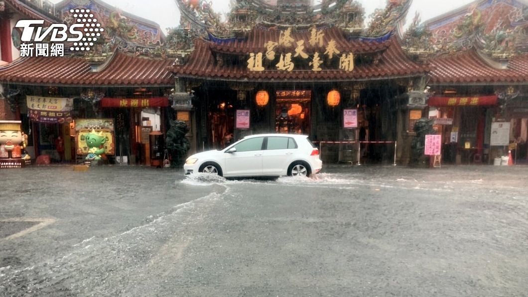 雨勢驚人 嘉縣:新港鄉中午12時後停班停課