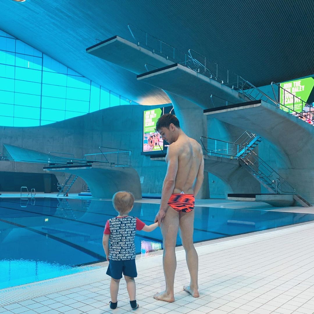 戴利帶著兒子到賽場。（圖／Tom Daley Instagram）