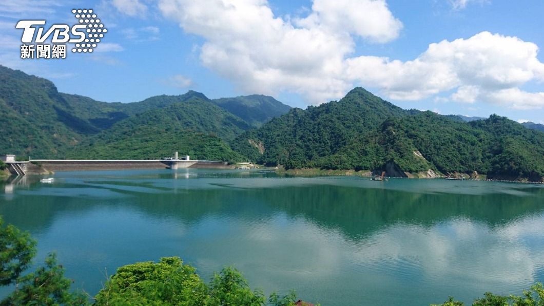 集水區連日降雨豐沛 曾文水庫睽違近2年洩洪