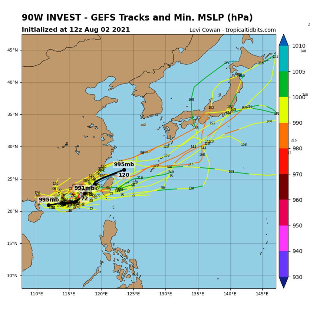 圖為美國模式(GFS)模擬,低壓有機會成颱跟可能的路徑預估。(翻攝自tropicaltidbits)