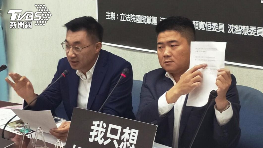 國民黨主席江啟臣(左)上任後,邀請顏寬恒(右)擔任黨副秘書長。(圖/TVBS)