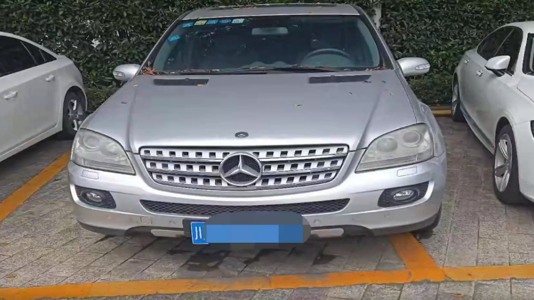 被遺忘的賓士!女富商聚餐 竟因「車太多」停飯店4年
