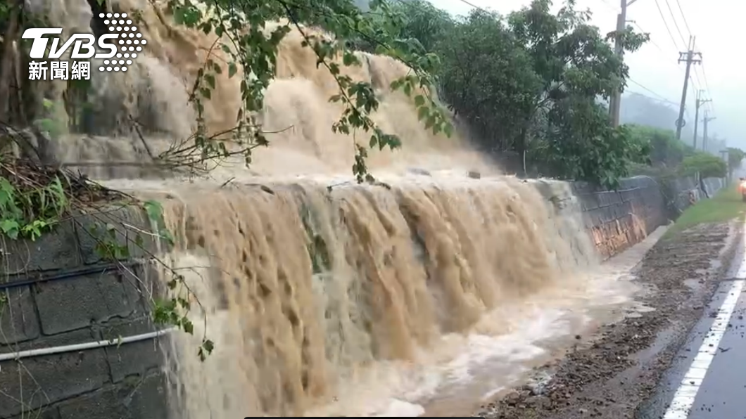 屏東枋山大雨。(圖/TVBS)