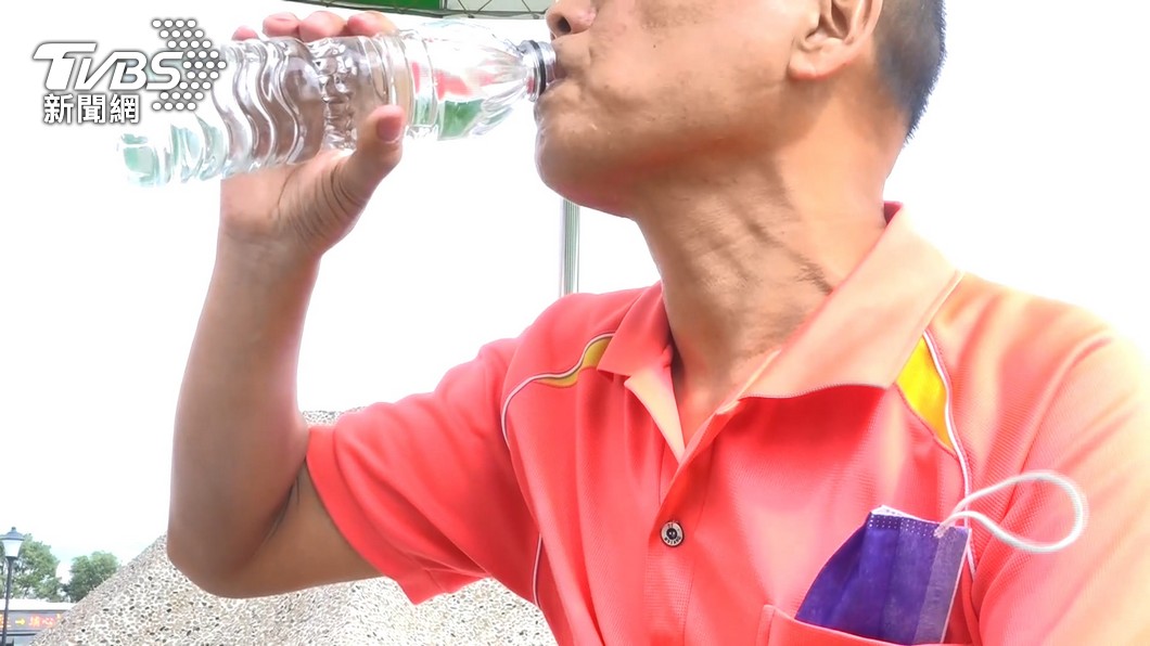 喝水流出嘴角被當顏面神經麻痺 老翁就醫竟發現是癌症