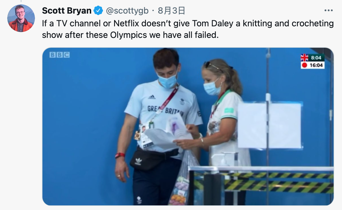 英國電視評論家布萊恩在推特分享戴利場邊「交貨」的畫面。（圖／翻攝自Scott Bryan 推特 @scottygb）