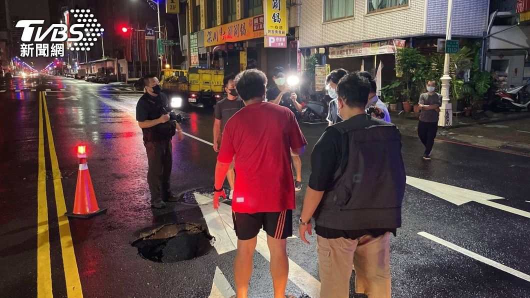 高市豪雨造成路面坑洞 山區緊急撤離1443人