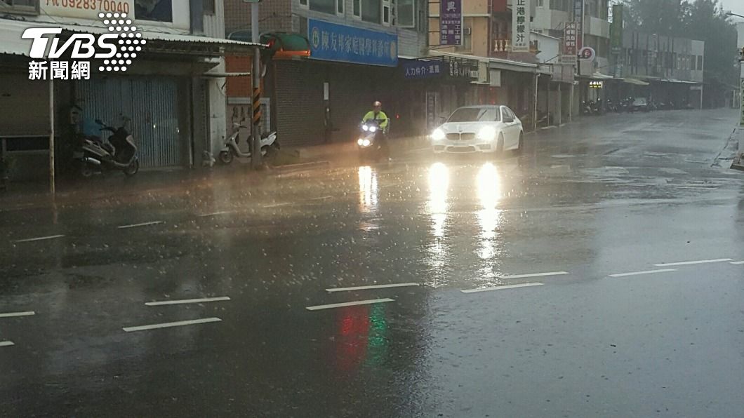 澎湖雷雨交加驚見水柱  古蹟順承門坍塌破洞