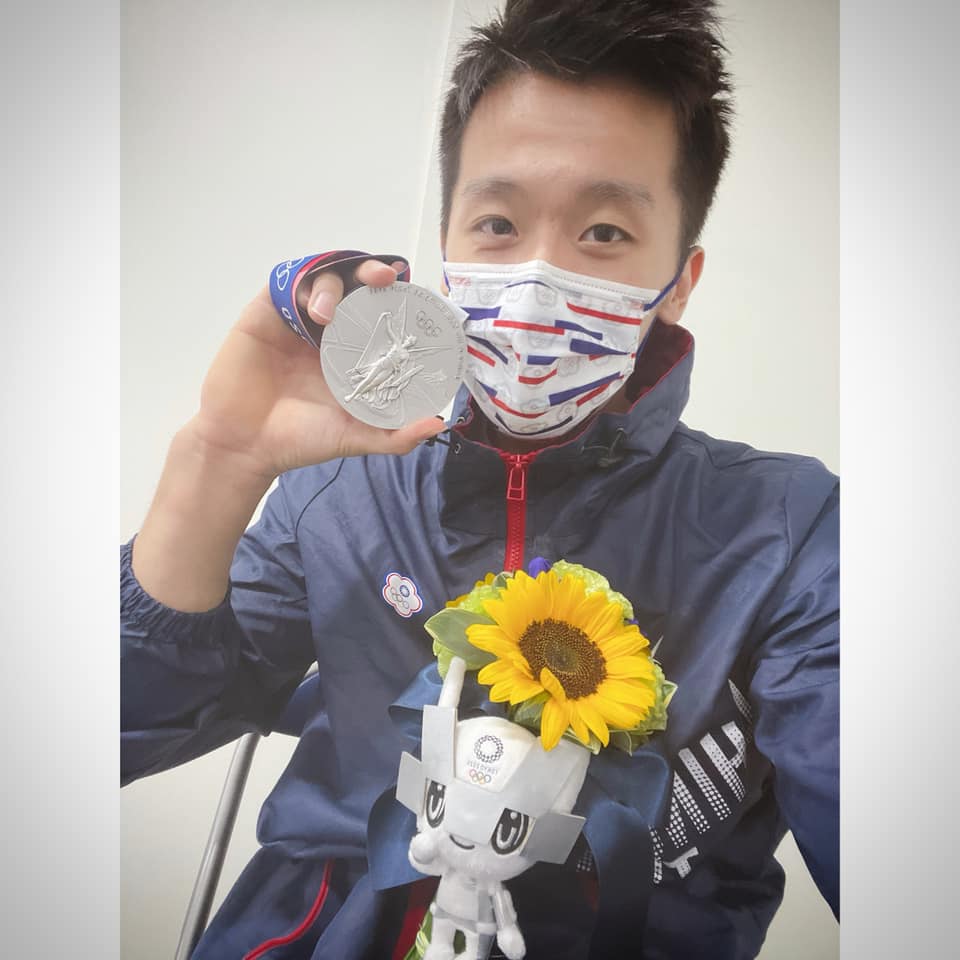 李智凱在奧運奪得銀牌。(圖/翻攝自李智凱臉書)