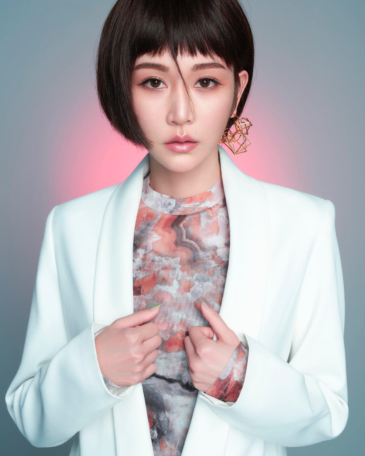 曾莞婷短髮造型令人驚艷。 (圖/翻攝自曾莞婷臉書)