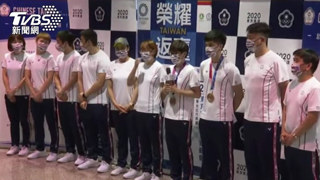 桌球好手們光榮返台。(圖/TVBS)