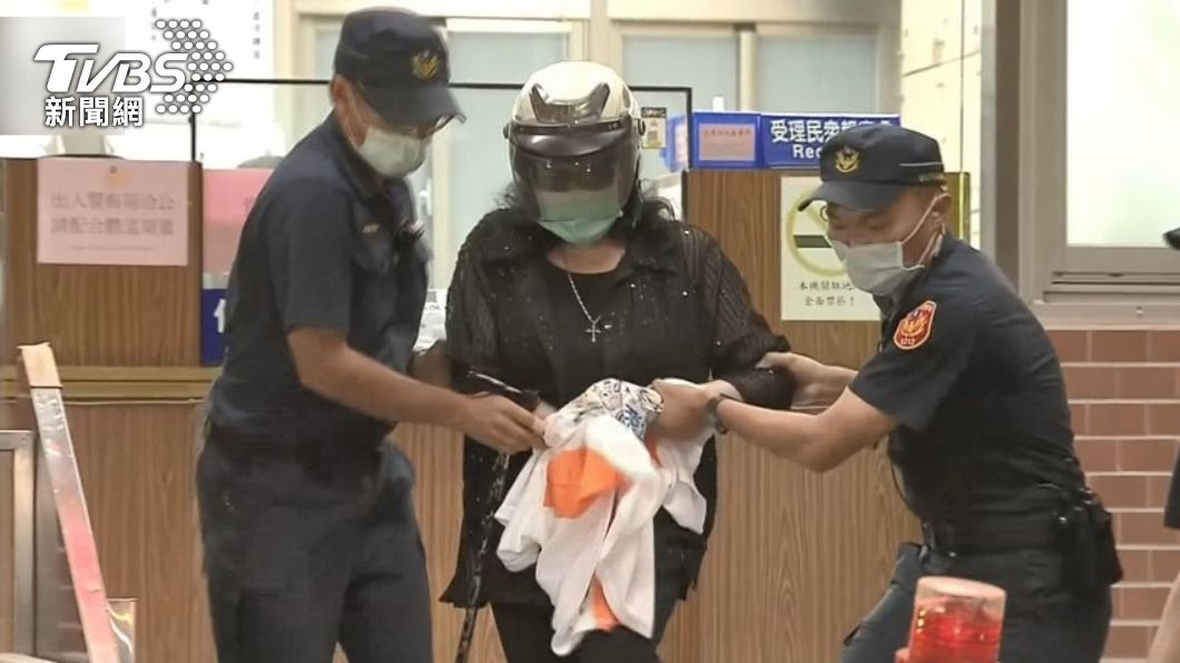 鄭惠中去年因潑漆案遭逮補。(圖/TVBS資料畫面)