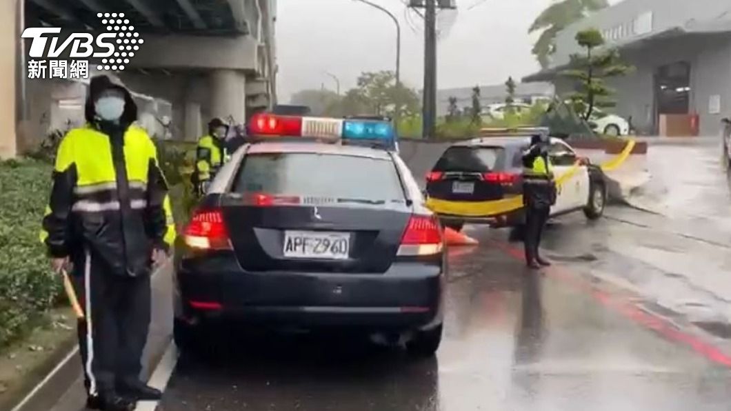 許姓機車騎士頭部重創，當場死亡。（圖／TVBS）