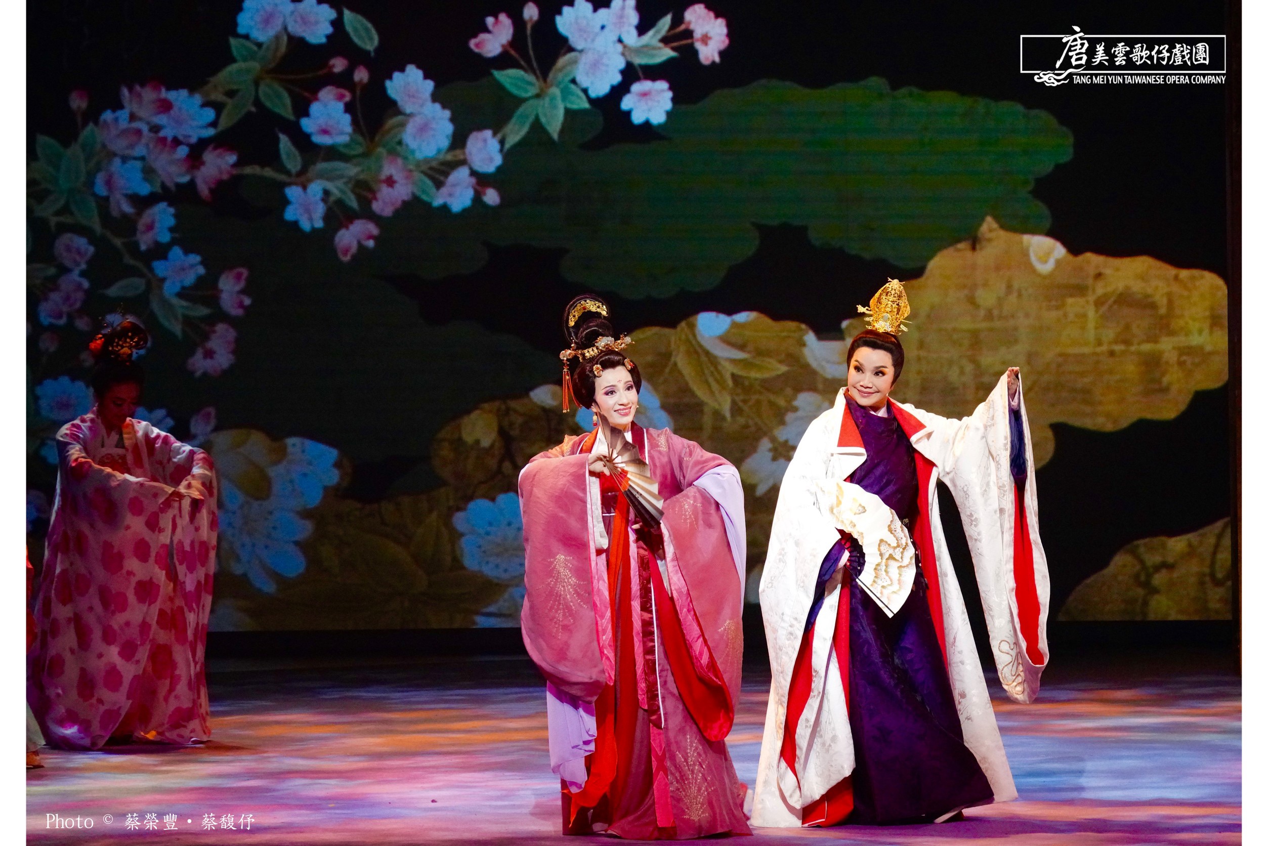 唐美雲被戲稱是「為歌仔戲傾家蕩產的『敗家女』」。(圖/唐美雲歌仔戲團提供)