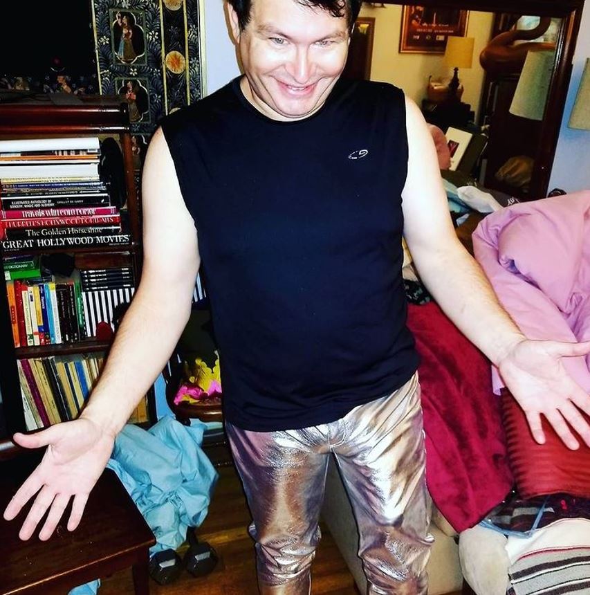 喬納還因為太過雄偉被海關攔下。（圖／翻攝自Jonah Falcon IG）