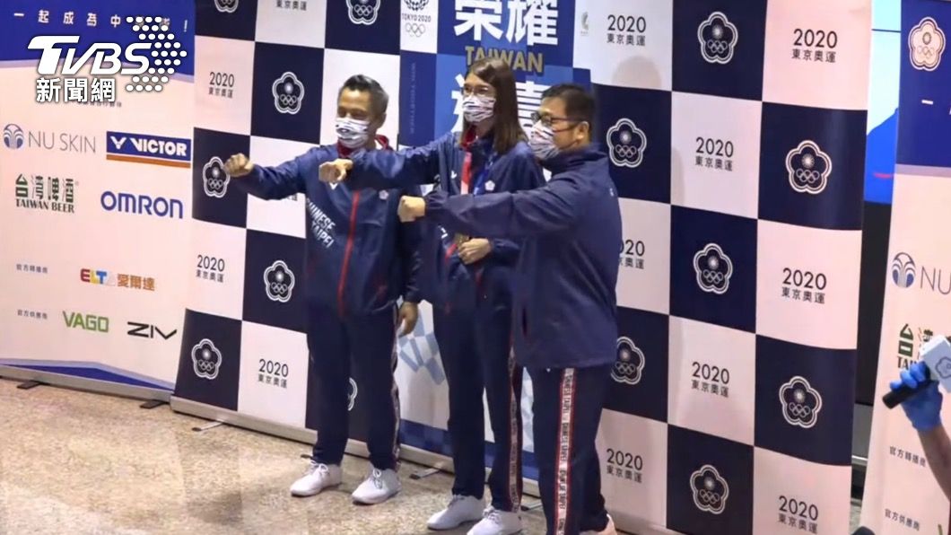 黃筱雯與拳擊隊總教練、劉宗泰教練。(圖/TVBS)