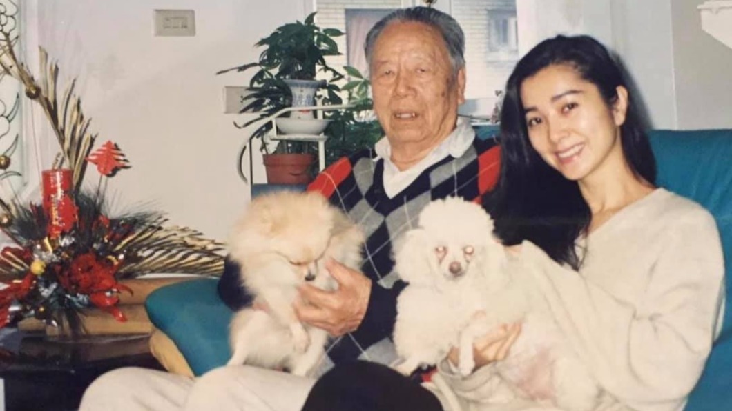 陳美鳳曬出與父親的合照。(圖/翻攝自陳美鳳 MeiFen Facebook)