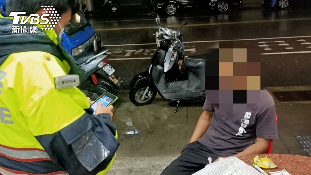 瘋東奧買運彩!台中男躺地淋雨 神回警方「遇水則發」