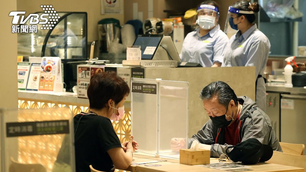 蘇貞昌:防疫降級已2週 評估各行業管制是否調整