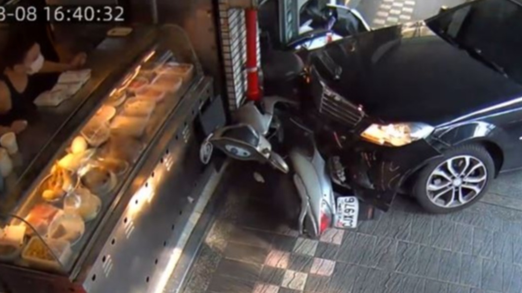 珠心算名師開百萬車爆衝騎樓!酒測一吹0.8辯沒喝酒