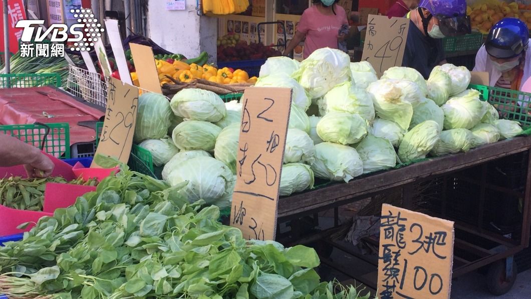 8月豪雨蔬菜批發價再創今年新高 高麗菜1顆破百元