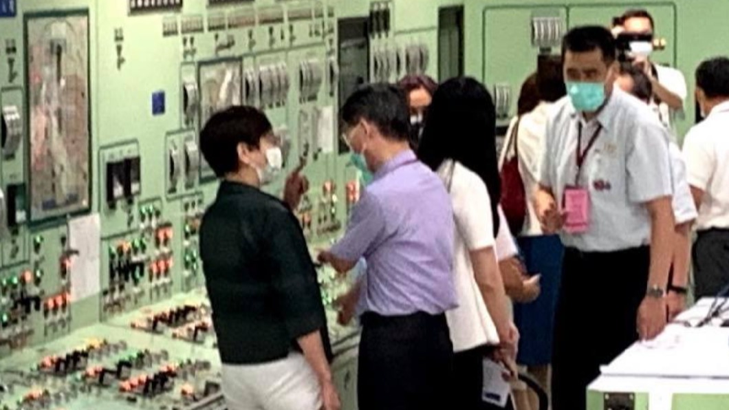 共15名立委前往考察核二廠。(圖/翻攝自蔡壁如臉書)