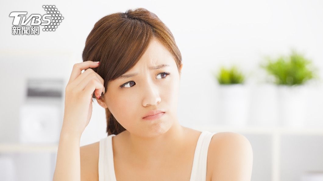 許多女生在曖昧的時候，總會為了對方的一個動作就心神不寧。（示意圖／shutterstock達志影像）