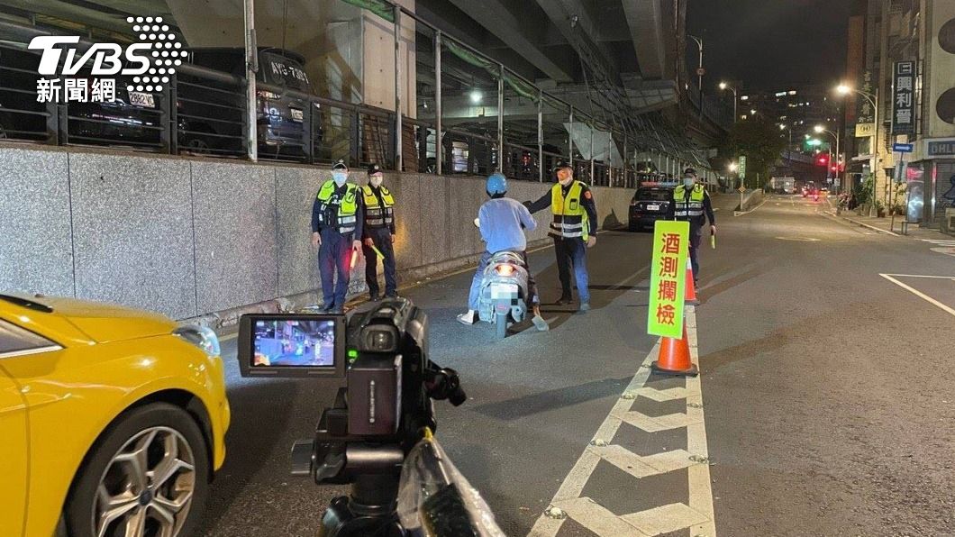 防疫降級餐廳可內用 北市警8天取締30件酒駕