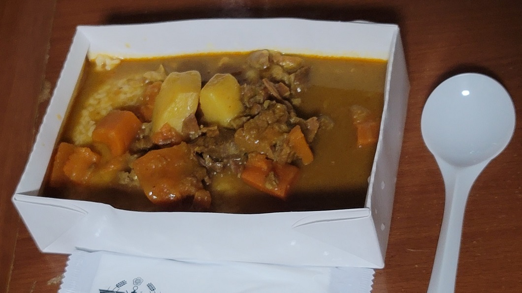 謝立聖大讚這咖哩飯比外面的餐廳還更好吃。(圖/謝立聖提供)