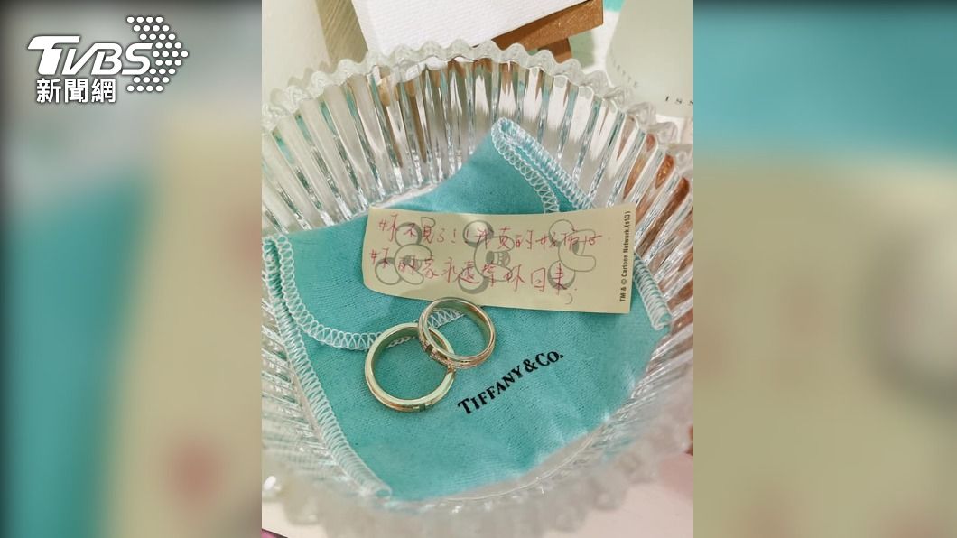 婚戒找回,張小姐寫紙條感謝婚戒回家。(圖/張小姐提供)