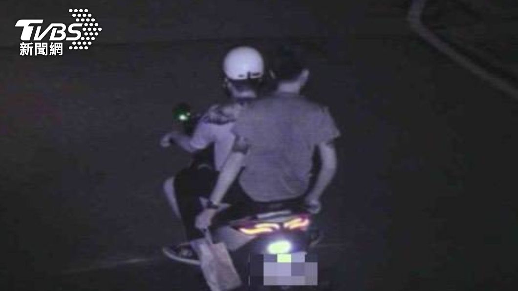劉男找朋友載他到債務人住家附近。（圖／TVBS）