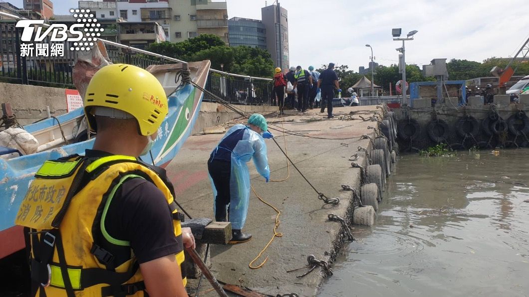 淡水紅樹林河岸驚見浮屍!警消打撈 比對指紋查身分