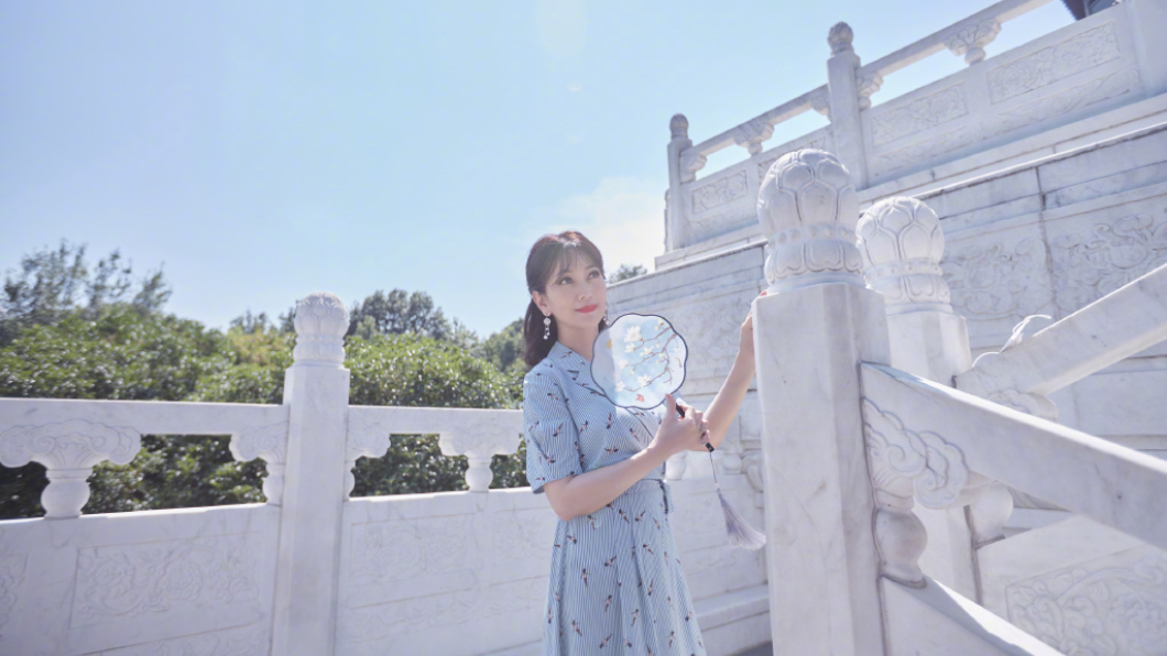 趙雅芝凍齡美貌引發網友熱議。（圖／翻攝自微博）