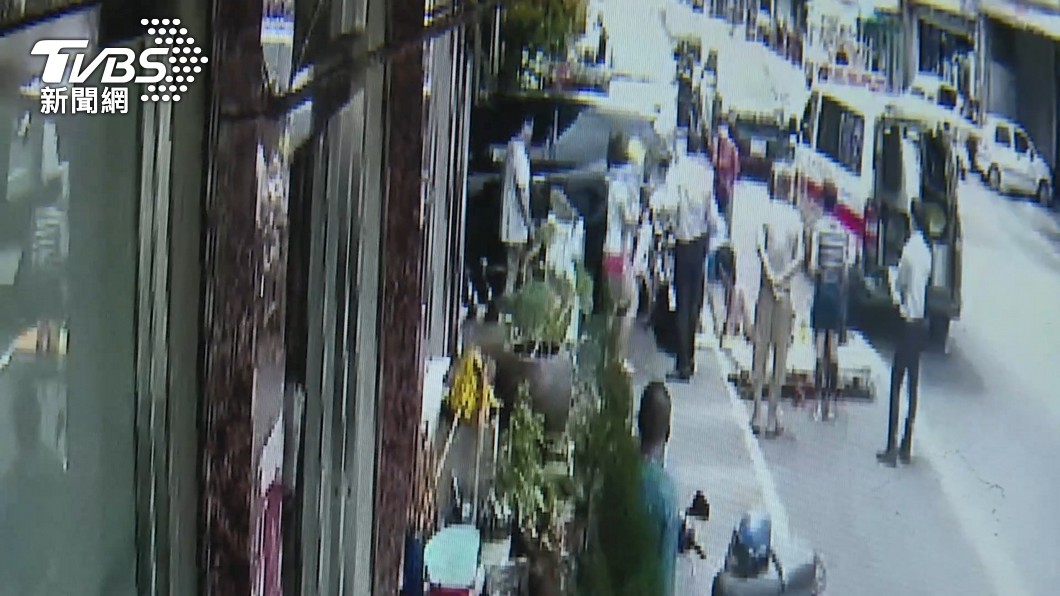 孕婦離奇自撞昏迷！雙腿緊夾護2歲兒　夫打氣：快醒來！