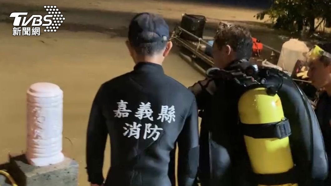 搜救隊仍在搜索中。(圖/TVBS)