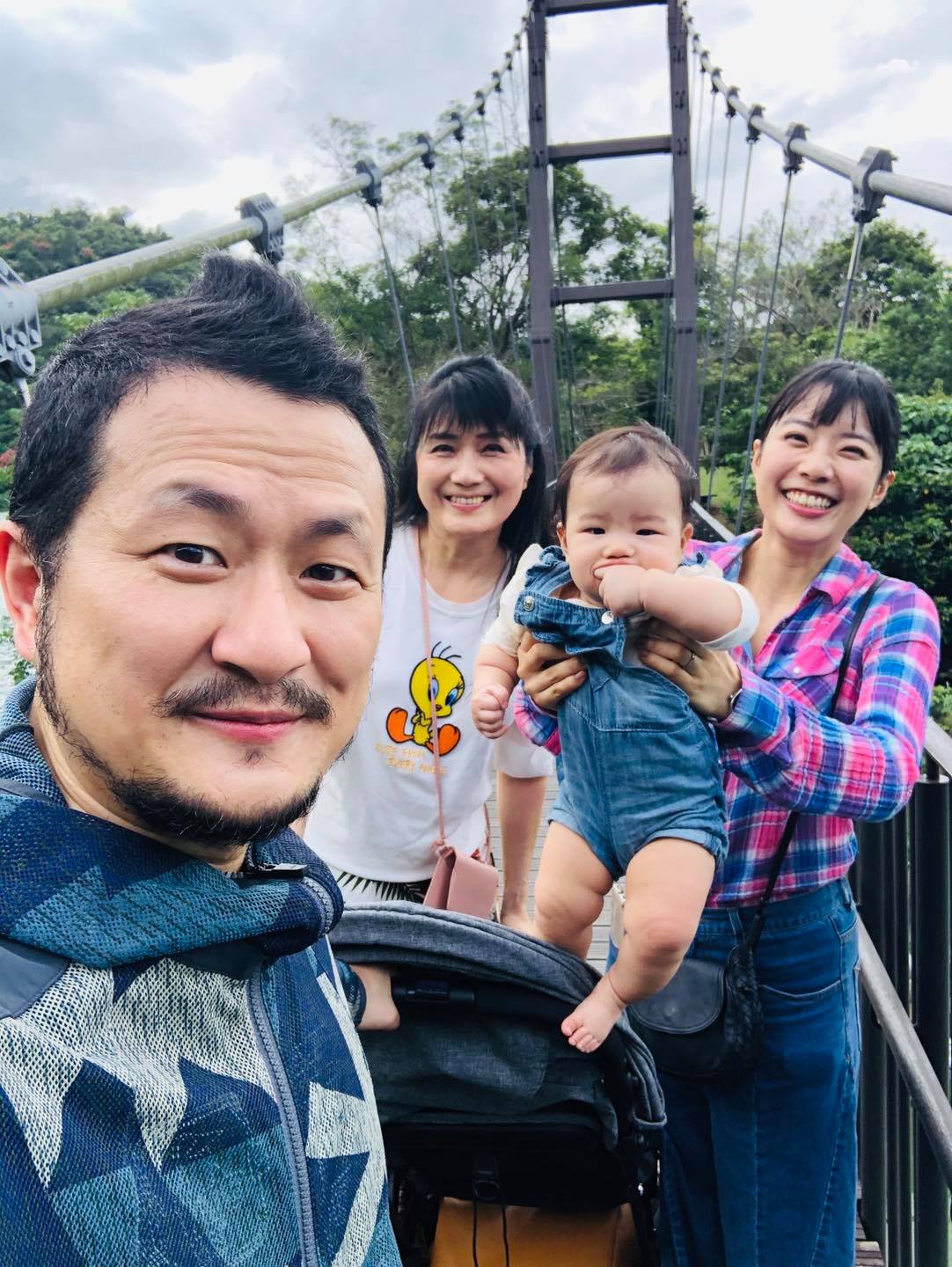 知名作家九把刀的岳母,打完AZ疫苗4天後離世。(圖/翻攝自九把刀 Giddens Ko 臉書)
