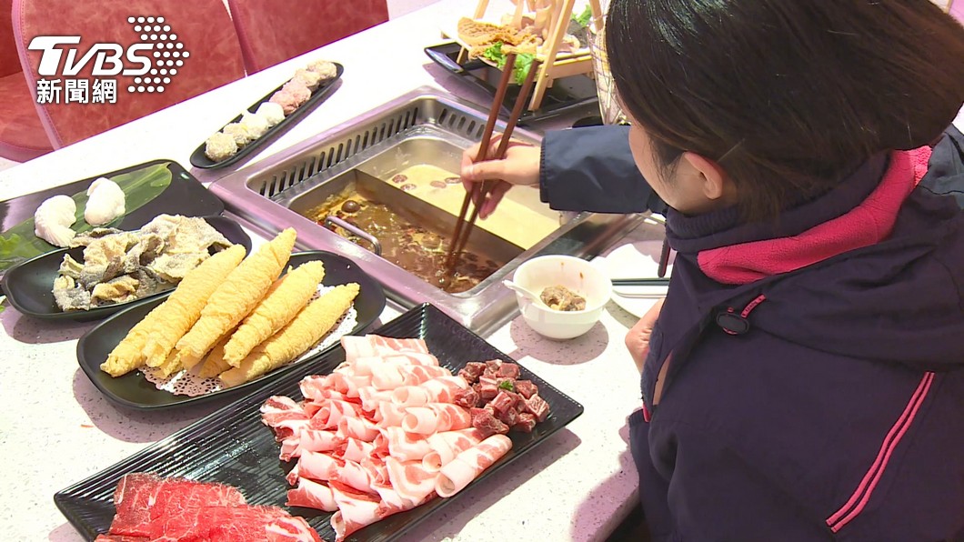這次是王品首度高達15個品牌同步漲價。（示意圖／TVBS）