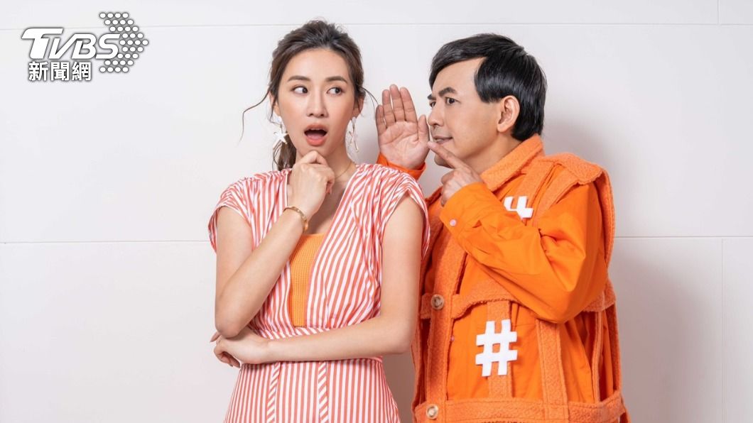 《#T-POP我們聽大的!!》主持人黃子佼、趙岱新。(圖/TVBS)