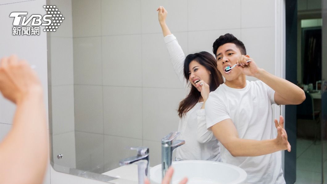 刷牙為保持牙齒清潔最重要的方法之一。(示意圖/shutterstock達志影像)
