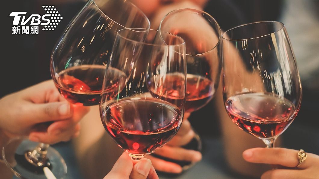 飲酒須適當,勿因一時歡樂而壞了健康。(示意圖/shutterstock達志影像)