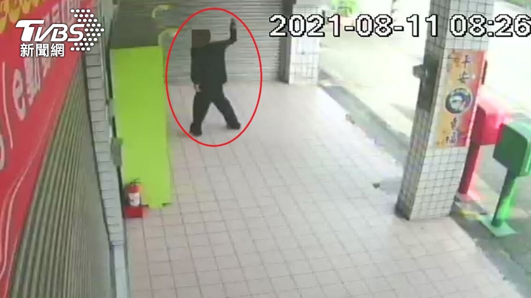 失業男申請紓困遭打槍 隔天持磚怒砸ATM洩恨